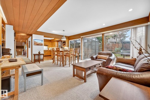 171 Brander Drive, Edmonton, AB - Indoor Photo Showing Living Room