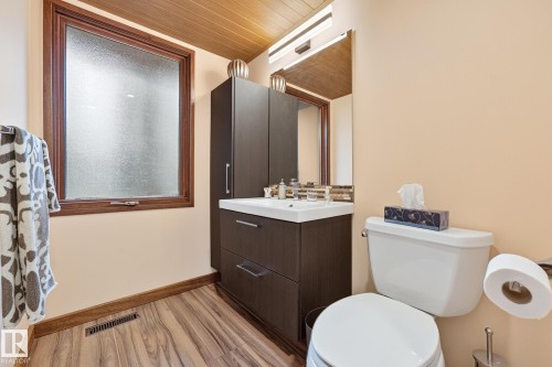 171 Brander Drive, Edmonton, AB - Indoor Photo Showing Bathroom