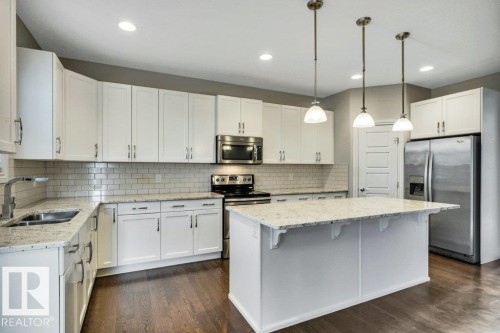 728 43 Avenue, Edmonton, AB - Indoor Photo Showing Kitchen With Double Sink With Upgraded Kitchen
