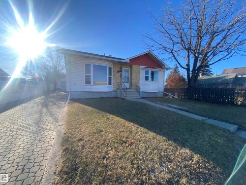 5229 50 Avenue   Vegreville, AB T9C 1M8