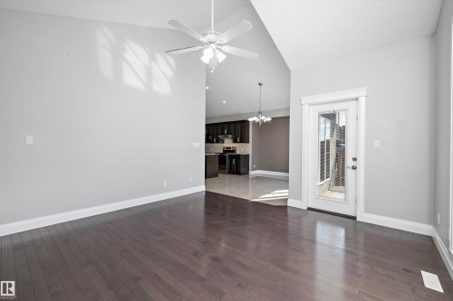 550 Albany Way, Edmonton, AB - Indoor Photo Showing Other Room