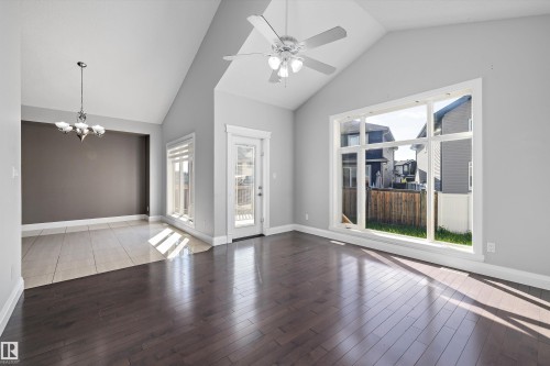 550 Albany Way, Edmonton, AB - Indoor Photo Showing Other Room