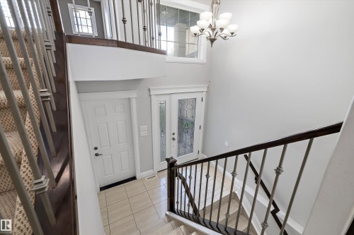 550 Albany Way, Edmonton, AB - Indoor Photo Showing Other Room