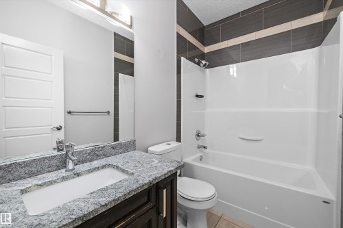550 Albany Way, Edmonton, AB - Indoor Photo Showing Bathroom