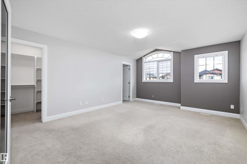 550 Albany Way, Edmonton, AB - Indoor Photo Showing Other Room