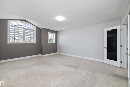 550 Albany Way, Edmonton, AB - Indoor Photo Showing Other Room