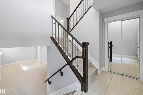 550 Albany Way, Edmonton, AB - Indoor Photo Showing Other Room