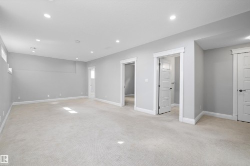 550 Albany Way, Edmonton, AB - Indoor Photo Showing Other Room
