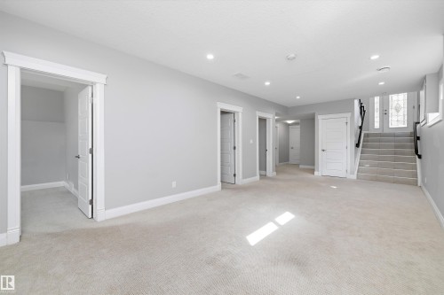 550 Albany Way, Edmonton, AB - Indoor Photo Showing Other Room