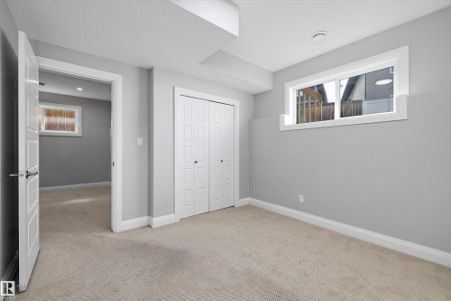 550 Albany Way, Edmonton, AB - Indoor Photo Showing Other Room