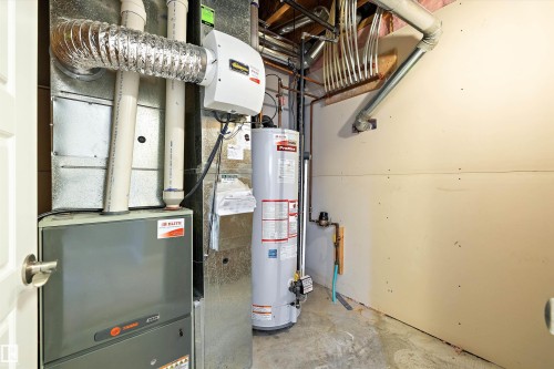 550 Albany Way, Edmonton, AB - Indoor Photo Showing Basement
