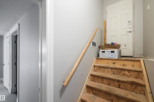 550 Albany Way, Edmonton, AB - Indoor Photo Showing Other Room