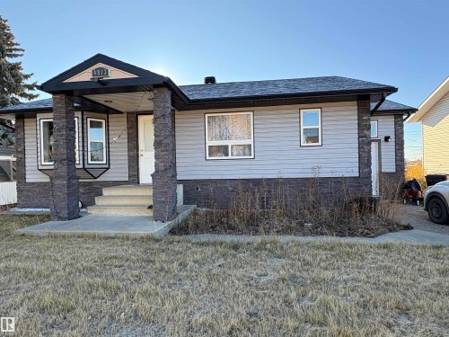 4813 52 Avenue, Elk Point, AB - Outdoor