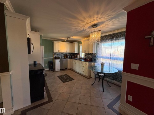 4813 52 Avenue, Elk Point, AB - Indoor