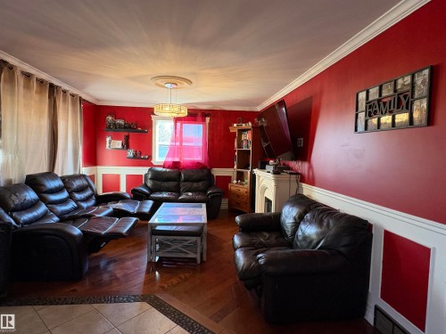 4813 52 Avenue, Elk Point, AB - Indoor Photo Showing Living Room