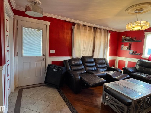 4813 52 Avenue, Elk Point, AB - Indoor Photo Showing Living Room