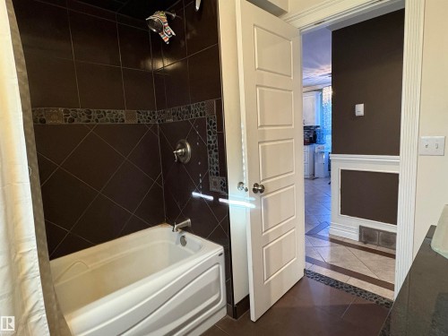 4813 52 Avenue, Elk Point, AB - Indoor Photo Showing Bathroom