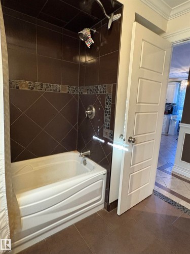 4813 52 Avenue, Elk Point, AB - Indoor Photo Showing Bathroom