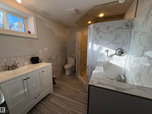 4813 52 Avenue, Elk Point, AB - Indoor Photo Showing Bathroom