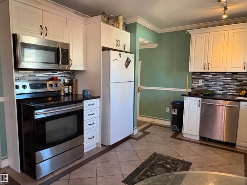 4813 52 Avenue, Elk Point, AB - Indoor Photo Showing Kitchen