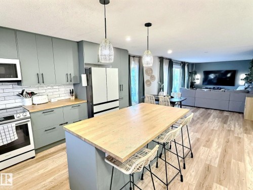 17119 82 Avenue, Edmonton, AB - Indoor Photo Showing Kitchen