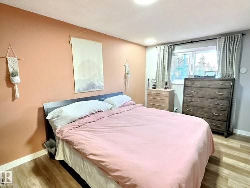 17119 82 Avenue, Edmonton, AB - Indoor Photo Showing Bedroom