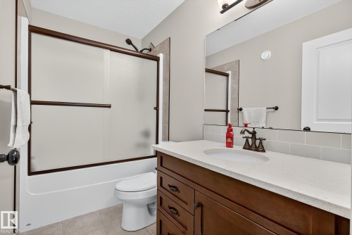 6121 175A Avenue, Edmonton, AB - Indoor Photo Showing Bathroom