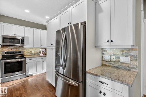 6121 175A Avenue, Edmonton, AB - Indoor Photo Showing Kitchen With Stainless Steel Kitchen