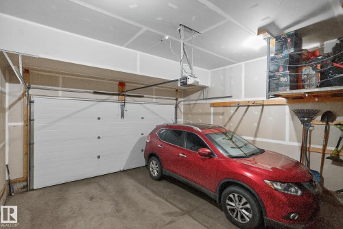 6121 175A Avenue, Edmonton, AB - Indoor Photo Showing Garage