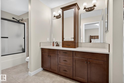6121 175A Avenue, Edmonton, AB - Indoor Photo Showing Bathroom