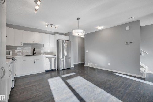 17236 9A Avenue, Edmonton, AB - Indoor Photo Showing Kitchen