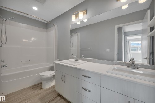 17236 9A Avenue, Edmonton, AB - Indoor Photo Showing Bathroom