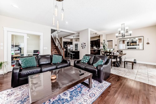 6159 12 Avenue Sw, Edmonton, AB - Indoor Photo Showing Living Room