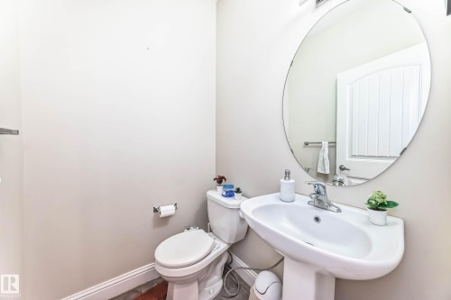 6159 12 Avenue Sw, Edmonton, AB - Indoor Photo Showing Bathroom