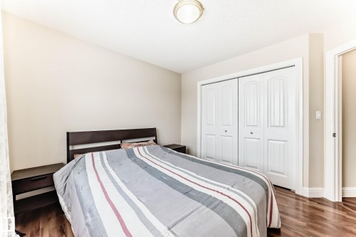 6159 12 Avenue Sw, Edmonton, AB - Indoor Photo Showing Bedroom