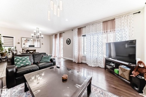 6159 12 Avenue Sw, Edmonton, AB - Indoor Photo Showing Living Room