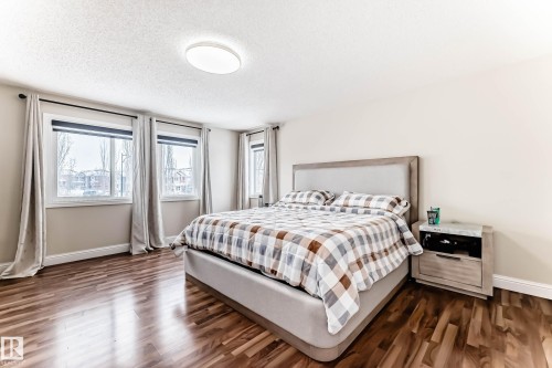 6159 12 Avenue Sw, Edmonton, AB - Indoor Photo Showing Bedroom
