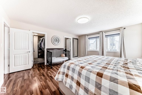 6159 12 Avenue Sw, Edmonton, AB - Indoor Photo Showing Bedroom