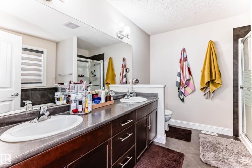 6159 12 Avenue Sw, Edmonton, AB - Indoor Photo Showing Bathroom