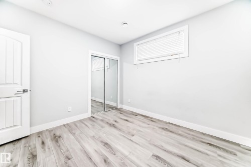 6159 12 Avenue Sw, Edmonton, AB - Indoor Photo Showing Other Room