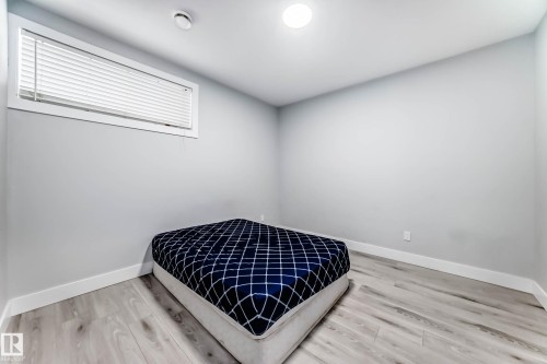 6159 12 Avenue Sw, Edmonton, AB - Indoor Photo Showing Bedroom