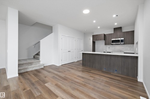 9107 Elves Loop, Edmonton, AB - Indoor Photo Showing Kitchen