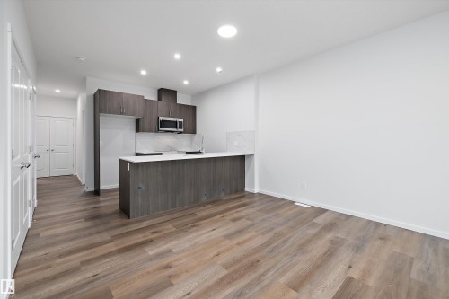 9107 Elves Loop, Edmonton, AB - Indoor Photo Showing Kitchen