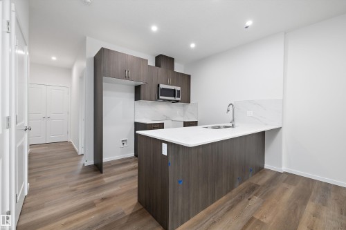 9107 Elves Loop, Edmonton, AB - Indoor Photo Showing Kitchen
