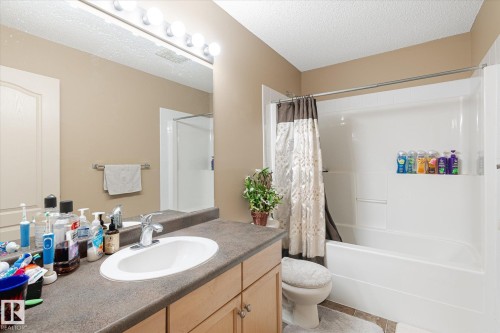 1969 Garnett Way, Edmonton, AB - Indoor Photo Showing Bathroom