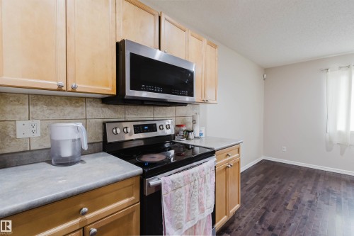 1124 37A Avenue, Edmonton, AB - Indoor Photo Showing Kitchen