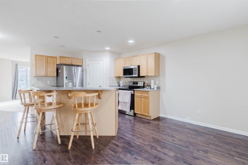 1124 37A Avenue, Edmonton, AB - Indoor Photo Showing Kitchen