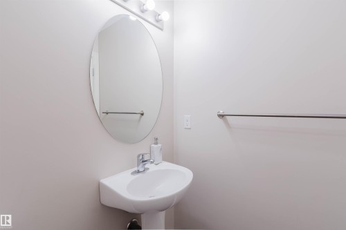 1124 37A Avenue, Edmonton, AB - Indoor Photo Showing Bathroom