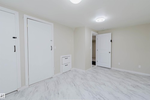 1124 37A Avenue, Edmonton, AB - Indoor Photo Showing Other Room