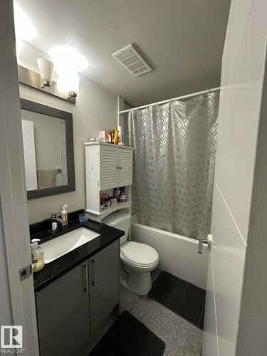 9130 83 Avenue, Edmonton, AB - Indoor Photo Showing Bathroom